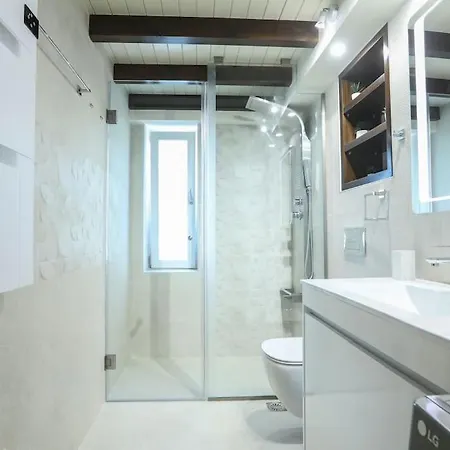 Vp & Lo 2 Apartment *